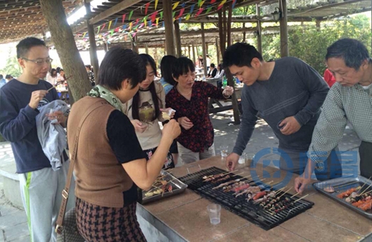 蘇州第二分公司舉辦“陽澄湖燒烤一日游”
