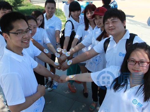 恒昌志愿者完成體驗式步行展示“圖標”合影