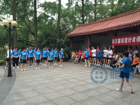 團體比賽開始，入場儀式整齊劃一