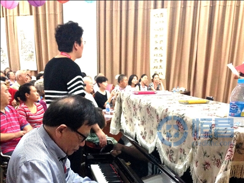 恒昌志愿者走進(jìn)親和源慶中秋.jpg 恒昌志愿者走進(jìn)親和源慶中秋.jpg