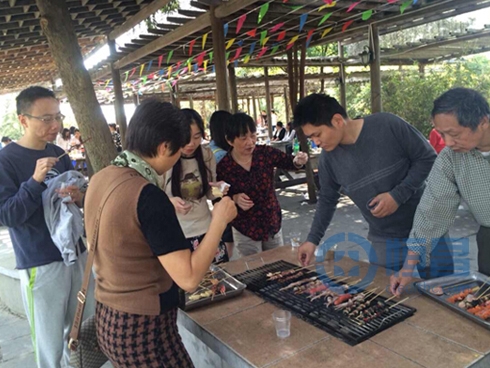 蘇州第二分公司舉辦“陽澄湖燒烤一日游”