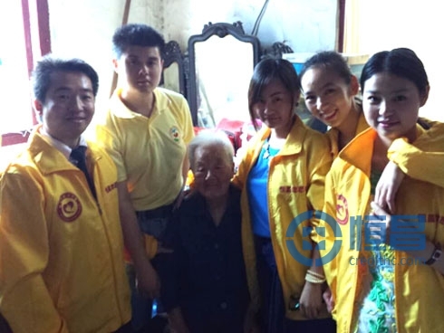 上海第四分公司舉行探望孤寡老人活動