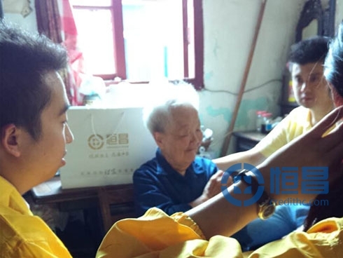 上海第四分公司舉行探望孤寡老人活動