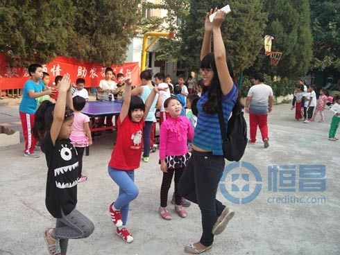 助農(nóng)幫傾情撒愛 天使寶貝茁壯成長