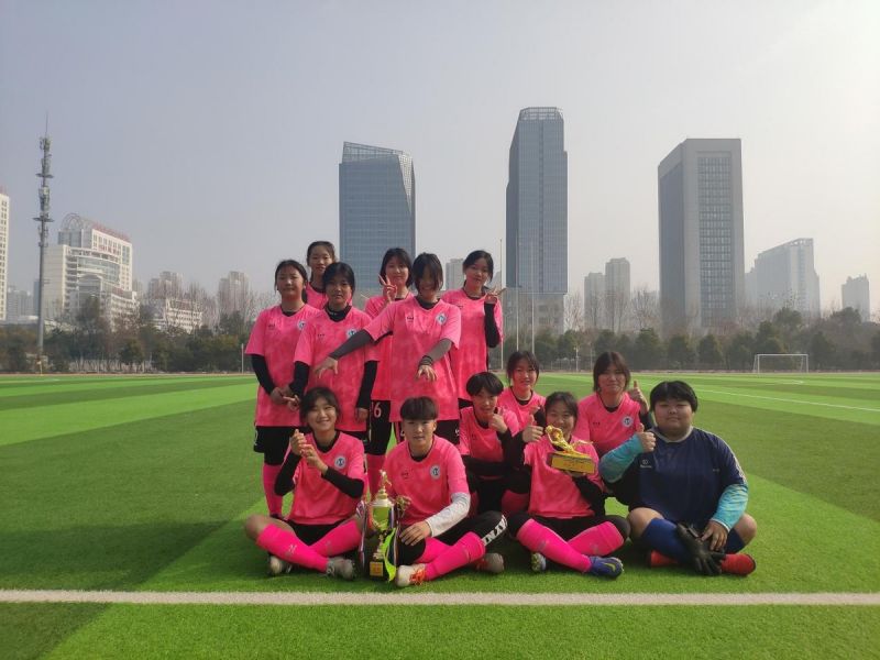 �Ϸʹ��I(y��)�W(xu��)УŮ�������(du��)�Z��܊