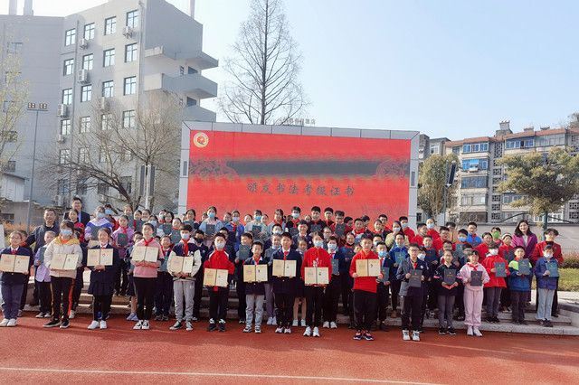 �Ϸ����L��С�mͤ��У�e�С�����������***��ԇ���c���ƃxʽ��