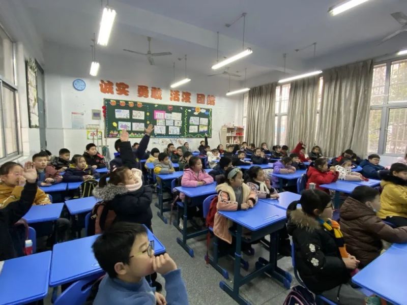 �L��С�ྰ��У�^����4������L���M�n���fͨ��