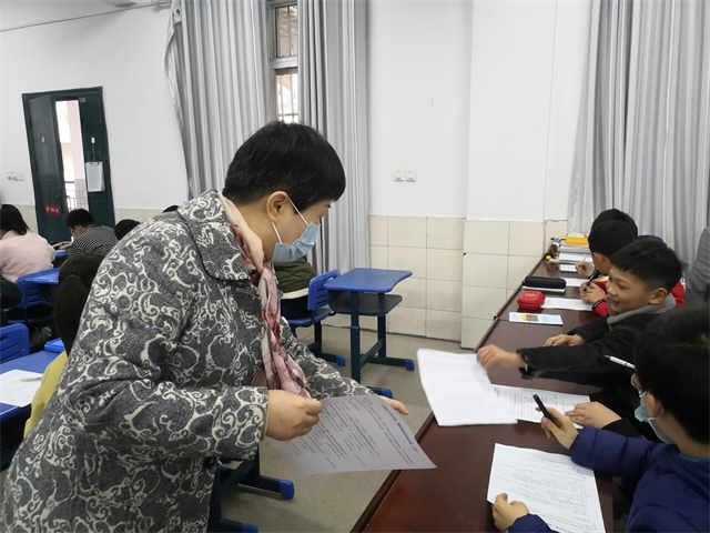 �Ϸ����L��С���Ļ��@У�^���������p�p ���|�P���L