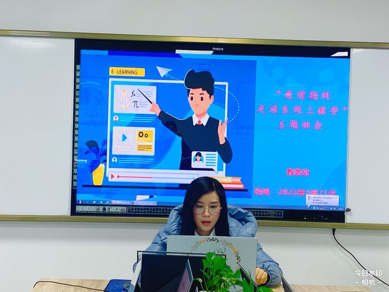 �Ϸʹ��I�WУ�����Ͻ̌W�؆��ӣ�ͬ��ֱ��������