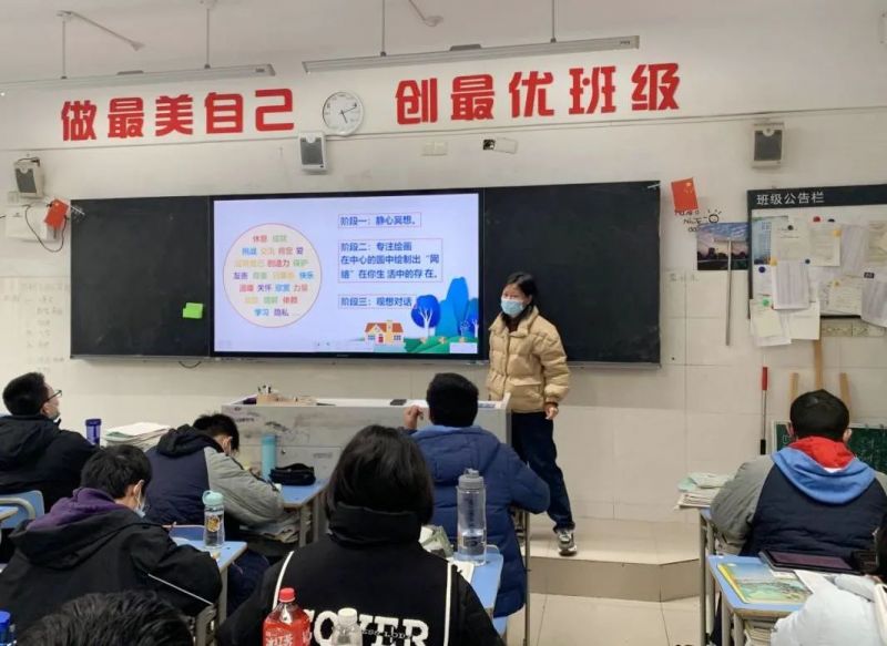 �Ϸ����и�һ�꼉�_չ�W(xu��)�����������c����Ҏ(gu��)���n��