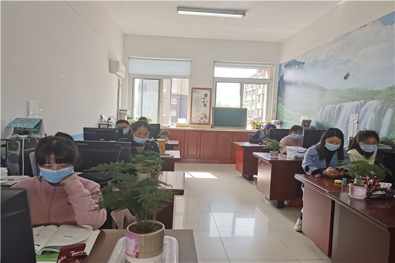 �Ϸ�������·С�W(xu��)�s�ǻ��@��У�_չ�������}�Ђ��n���