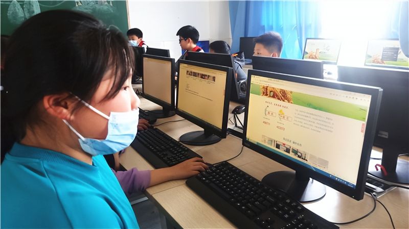 ���������� ������(r��n)���ġ����Ϸ��а���С����У������(ji��)ϵ�л��(d��ng)