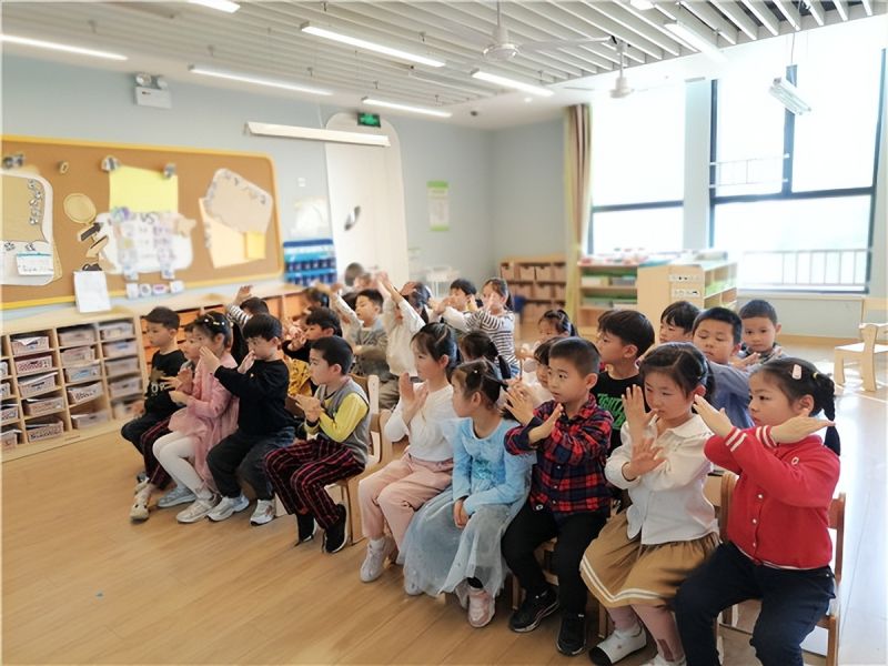 �Ϸ��а��׽������F����֮��ֈ@�_չ�����l(w��i)�������}�������