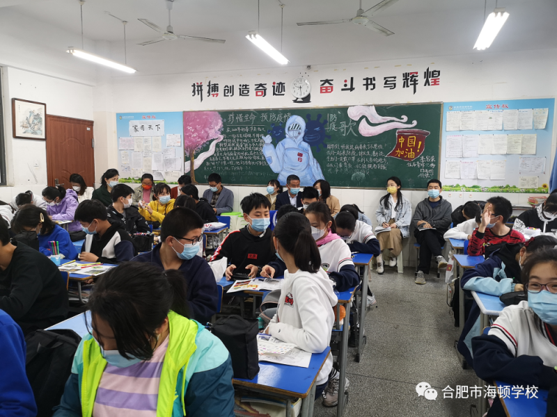 �Ϸ��к��D�WУ������ɫ�ʣ��c�������n��