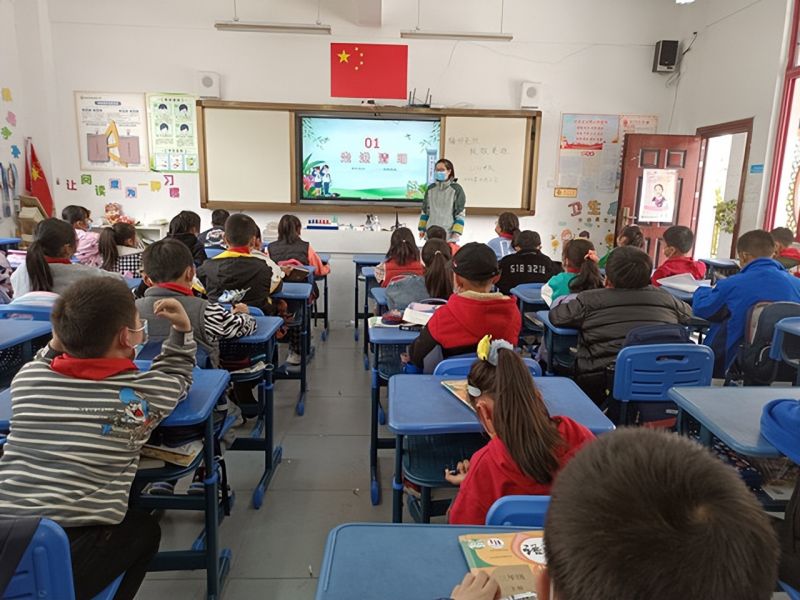 �Ϸ�����С���AͥУ�^(q��)�����L�ѽ�ǧ��ѩ����݅�y�����Ҷ�