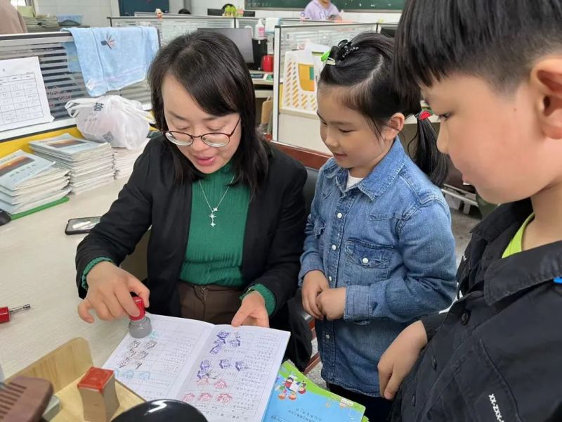 �Ϸ����L��·�ڶ�С�W�x����ϵ�Ј��