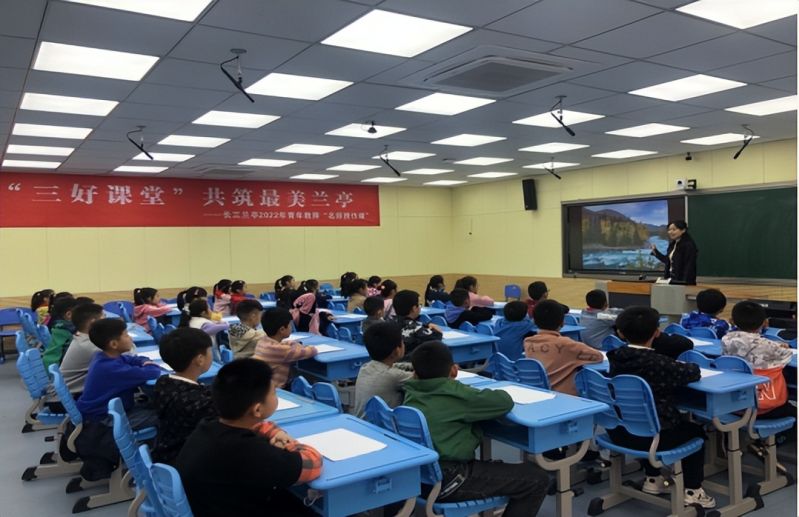 �Ϸ����L��С�mͤ��У����̎�������ģ���n�������������