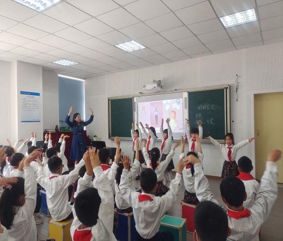 �����������F(tu��n)�_չ�����W(xu��)�ơ��c�Ǹɽ̎�ͬ��һ��(ji��)�n�����л��(d��ng)