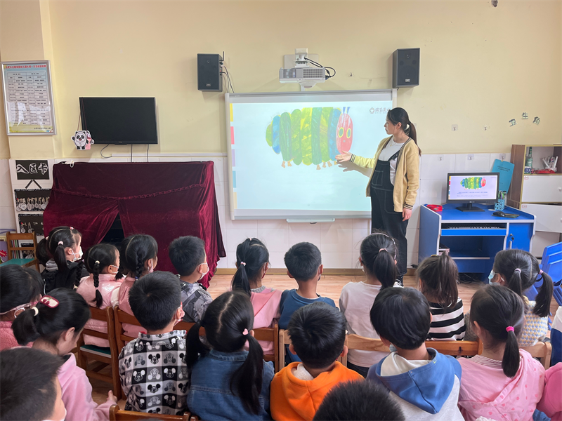 �Ϸ������v�׽̼��F(tu��n)���v�@�^(q��)����_չ�L�����(d��ng)