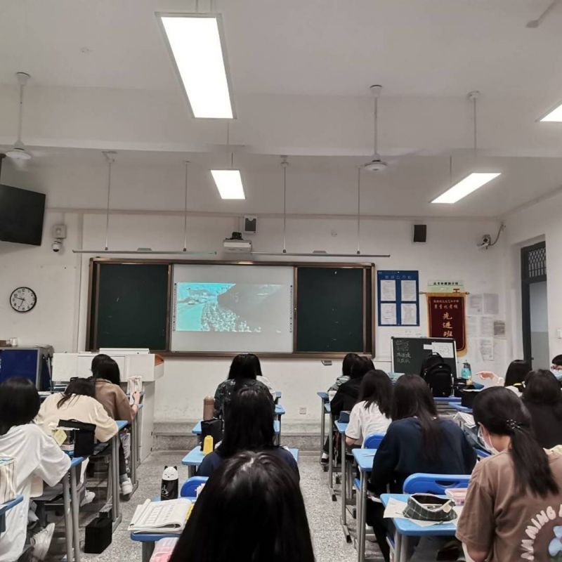 �Ϸʹ��I(y��)�W(xu��)У�e�O�_չ2022�ꡰ�G�����Єӡ�