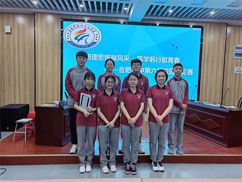 �Ϸ��е���ʮ���ЌW������У�@�qՓِ�A�M��Ļ