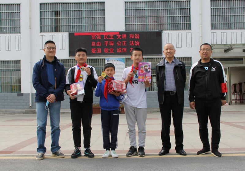 �Ϸ��йų�С�W(xu��)�׌�ƹ����(li��n)ِ�A�M��Ļ