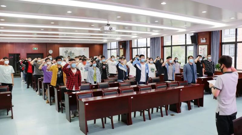 �Ϸ����Иs�@���2021-2022�W����м�����ϵ�y����