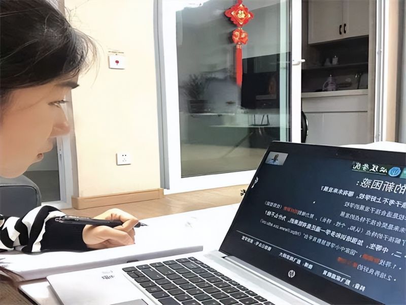 �Ϸ����L(zh��ng)��С���Ļ��@У�^(q��)���W(xu��)��(x��)��ͨ���� ������У����