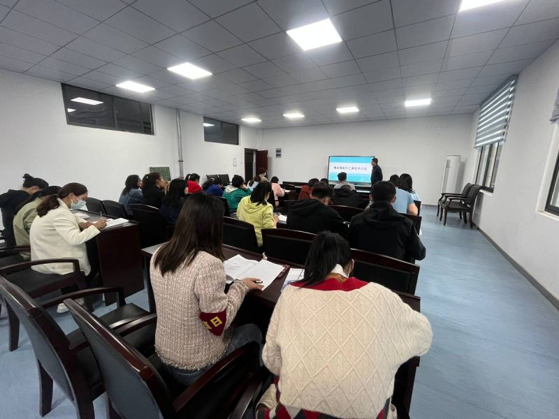 �Ϸʎ�����С�������F�L�S��У�e�k�̎��l(f��)չ�p��Փ��