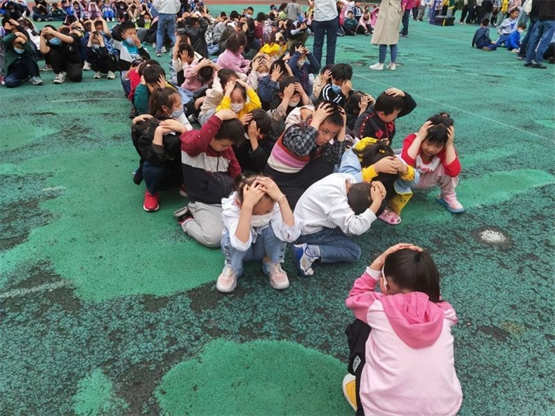 �Ϸ��л���·����С�W(xu��)�������F(tu��n)������p��(z��i)������ͬ��