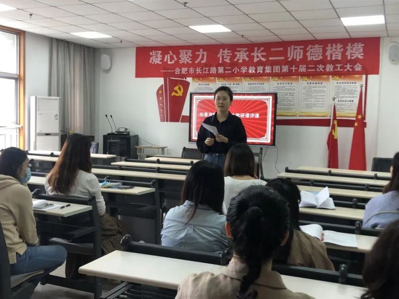 �Ϸ����L��·�ڶ�С�W�ྰ��У�^���W�M���л��