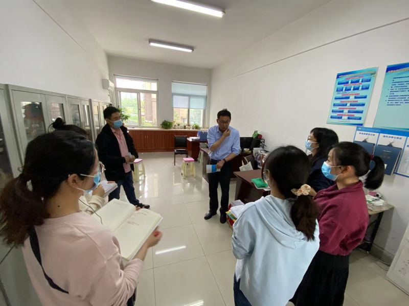 �Ϸ�����С�s�ǻ��@��У������չ�L�ɣ����дٳ��L