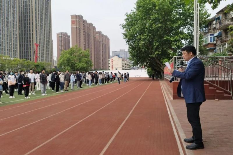 �Ϸʰ��н������F��ɽ��У�e�С�5.12����p����ɢ�ݾ������