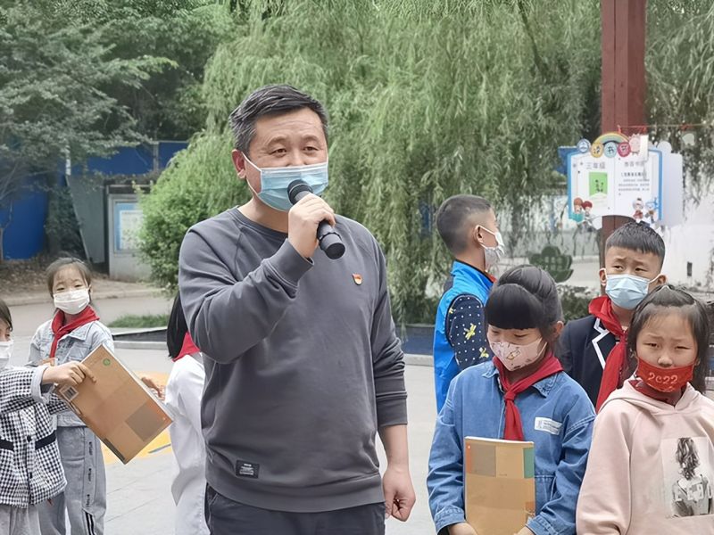 �Ϸ������b��С�W���AͥУ�^�e��5•12�����ݾ�