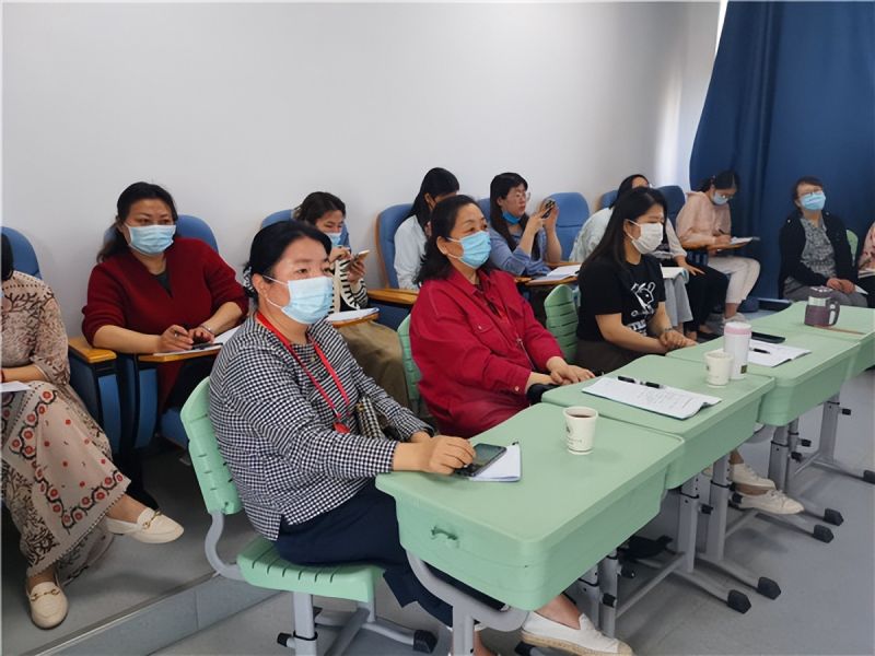 �Ϸ��а��c·����С�W(xu��)����У���W(xu��)�M(j��n)��� ����(d��o)���p�p�������L(zh��ng)