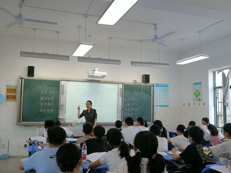 �Ϸ��л���·����С�W�������F���������e�����u�ٽ�