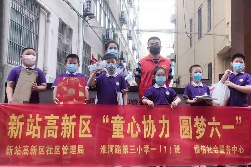 �Ϸ��л���·����С�W(xu��)�������F(tu��n)�ӻ�У�^(q��)�_չ����־Ը���