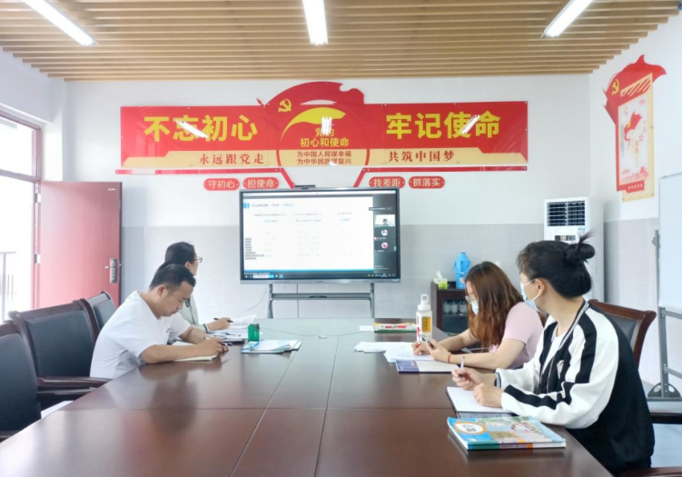 �Ϸʎ�����С�������F(tu��n)�L(zh��ng)�S��У�M���̎������ǻ��n�þ�����Ӗ(x��n)