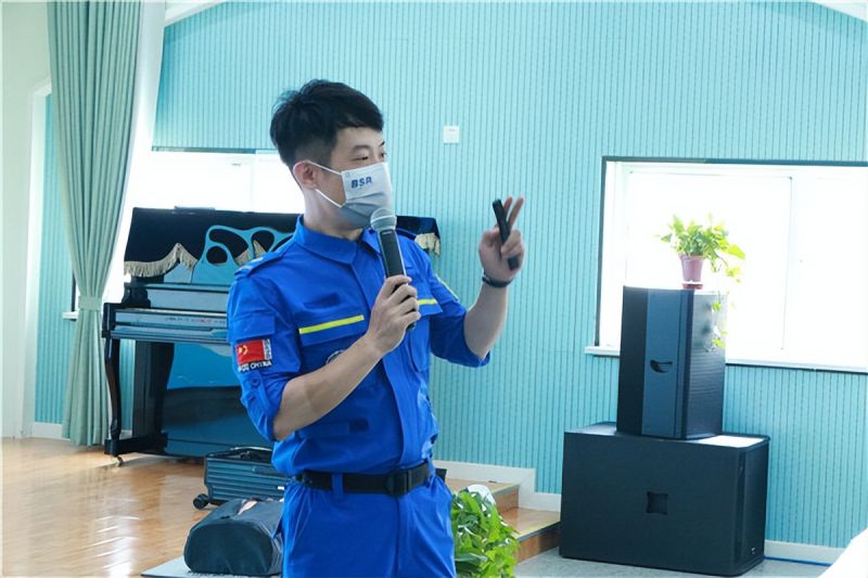 �Ϸ��а��׽������F(tu��n)���@�y�ֺϷ��{(l��n)���Ԯ�(du��)�_չ����ˮ���v���