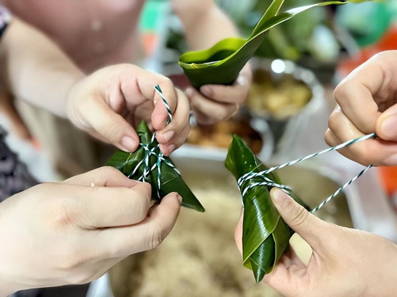 �Ϸ����L��·����С�W(xu��)�mͤ��У�_չ���繝(ji��)���