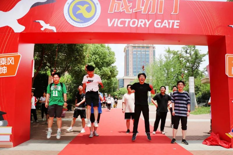 �Ϸ����и��xһ·����