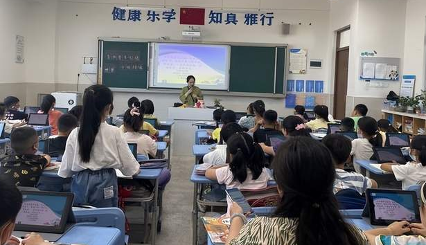 �Ϸ��л���Сӳ��У�^(q��)�������ǻ��n�ã��_���̌W�ӑB(t��i)