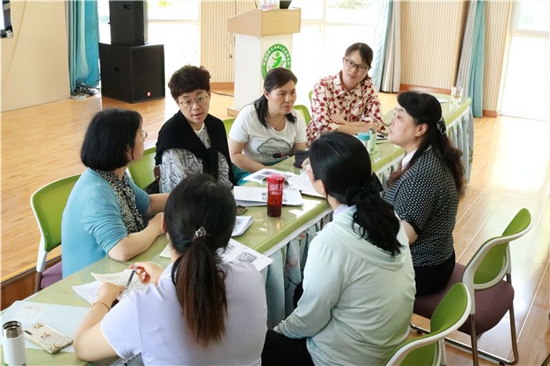 �Ϸ��а��׽������F(tu��n)����ֈ@�_չ�������Α򡱱�����̽��