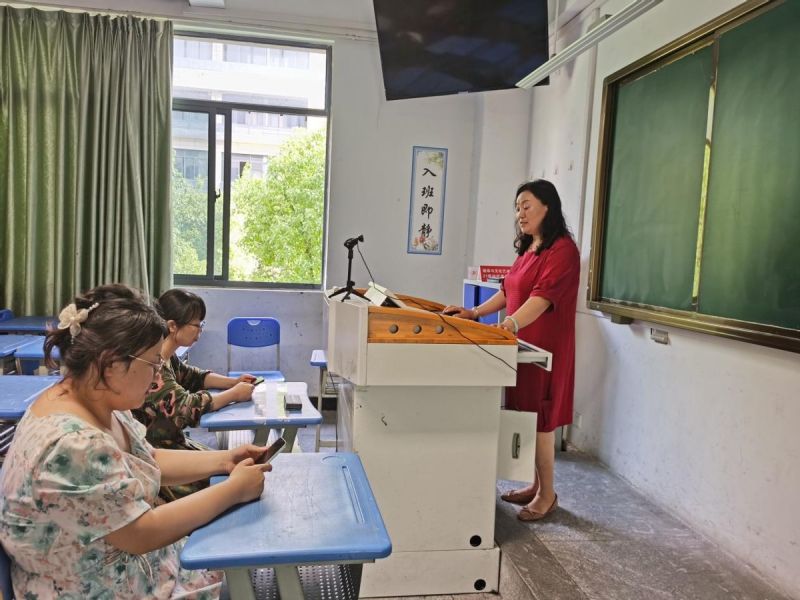 �Ϸʹ��I�WУ����Ļ�ˇ�g�W���_չ���ɫ�����W�v��