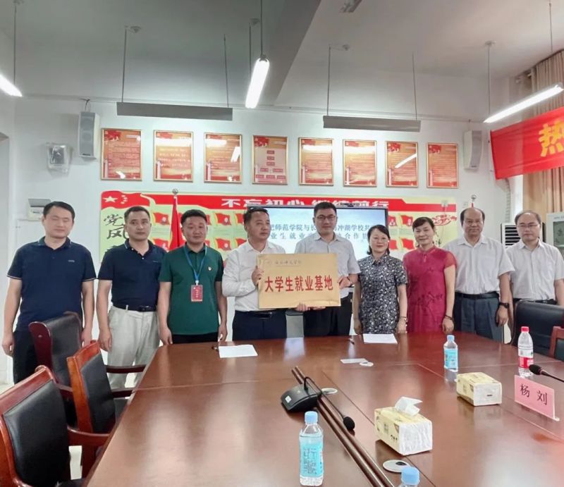 �Ϸʎ����W(xu��)Ժ�c÷�_���W(xu��)У��(sh��)��(x��)�͘I(y��)���غ��s���ƃxʽ