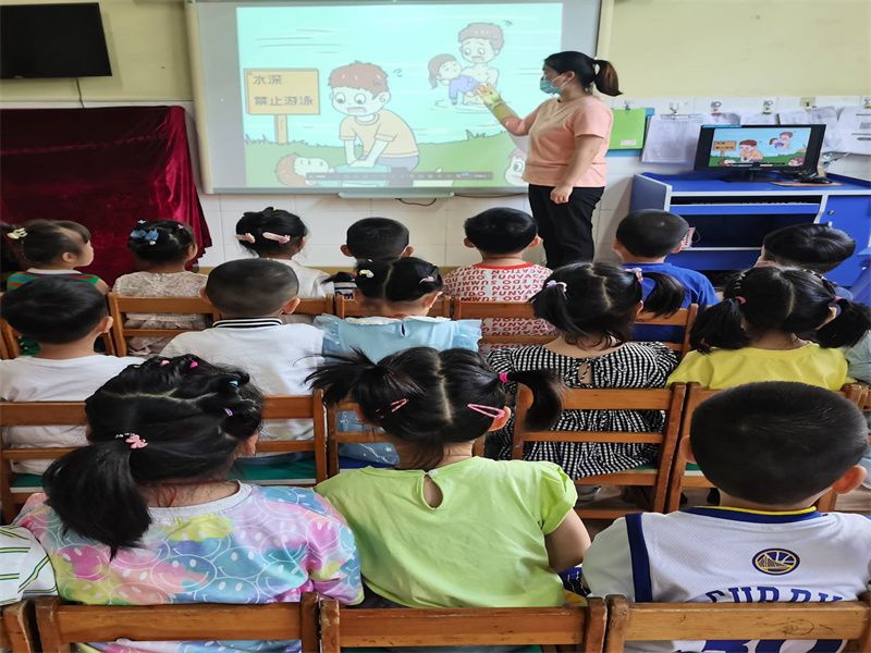 �Ϸ������v�׽̼��F���v�@�^�_չ����ˮ������ϵ�л��