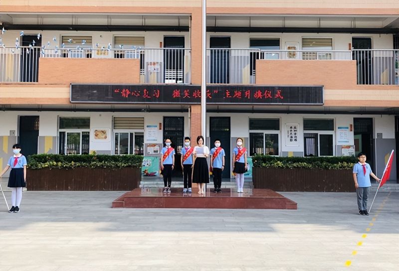 �Ϸ�������С�W�o�ď���΢Ц�ի@