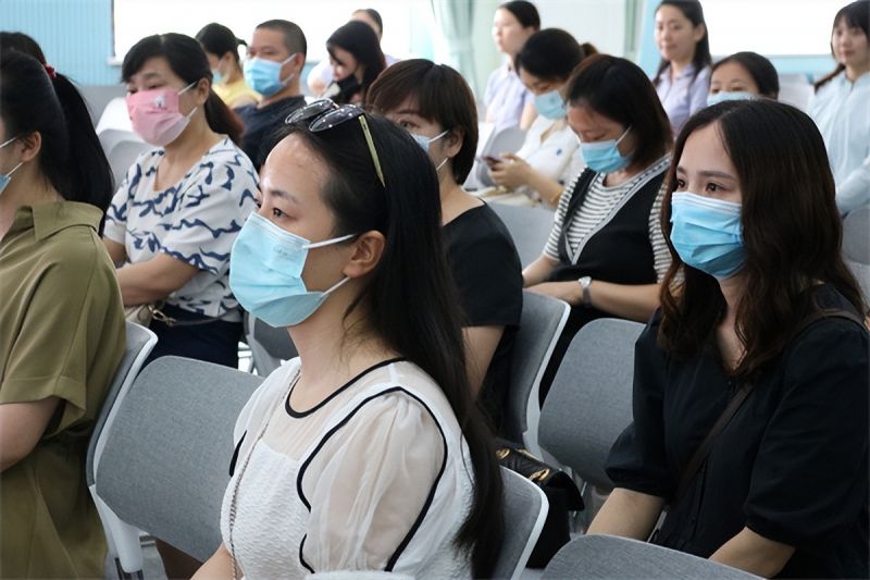 �Ϸ��а��׽������F(tu��n)���@���_2022�W(xu��)�괺���W(xu��)�ڼ�ί������ί�����h