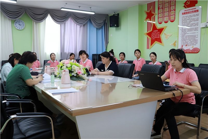 �Ϸ��а��׽������F(tu��n)����֮��ֈ@�����Č���չ�T�� �ƵZǰ���ٓP(y��ng)��