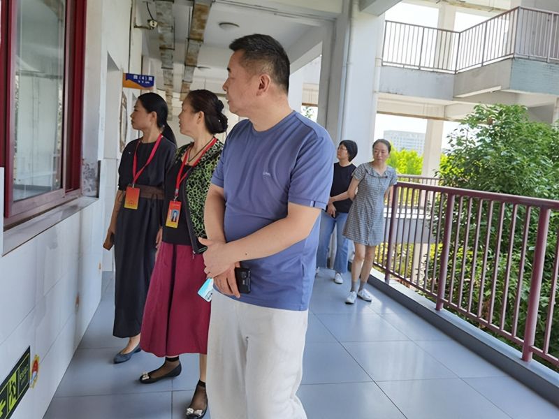 �Ϸ�����С���AͥУ�^(q��)��؟(z��)�ζ��W(xu��)�M(j��n)У�@����Ч����(d��o)�ٰl(f��)չ